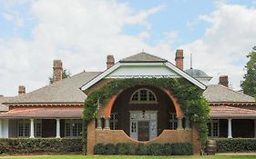 Petersons Armidale Winery And Guesthouse